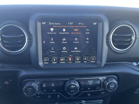 Used 2019 Jeep Wrangler Unlimited Sahara image 24
