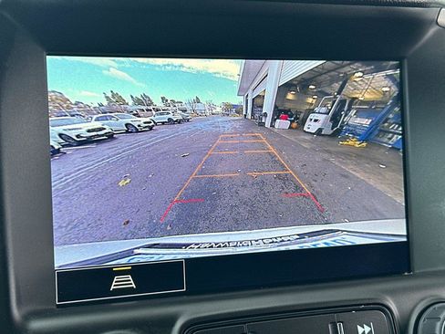 Used 2024 GMC Terrain SLT image 18