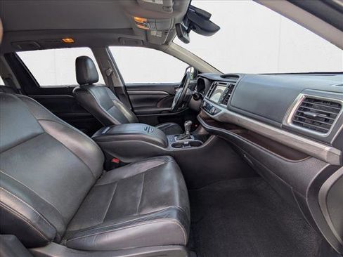 Used 2019 Toyota Highlander Limited Platinum image 22