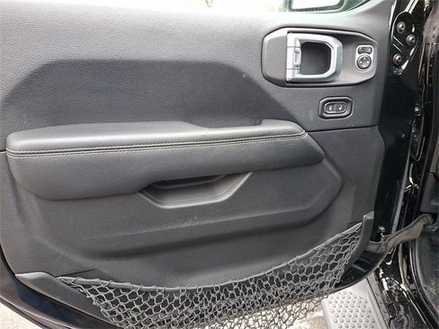 Used 2018 Jeep Wrangler Unlimited Sahara w/ Cold Weather Group image 13