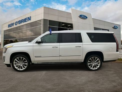 Used 2018 Cadillac Escalade ESV Premium Luxury image 2