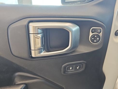 Used 2019 Jeep Wrangler Sport AWD/4WD image 7