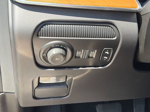 Used 2022 Jeep Grand Wagoneer Series III w/ Rear Seat Video Group 1 AWD/4WD image 17