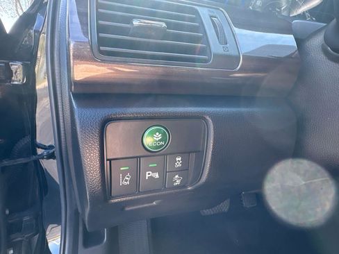 Used 2017 Honda Accord Touring image 19