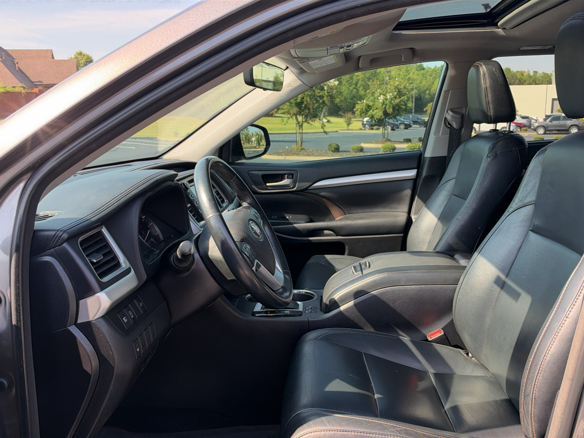 Used 2018 Toyota Highlander XLE FWD image 11