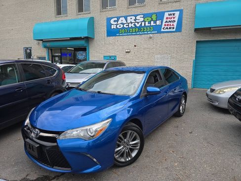 Used 2017 Toyota Camry SE FWD image 3