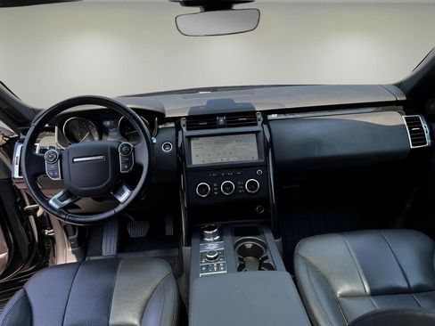 Used 2018 Land Rover Discovery SE image 24