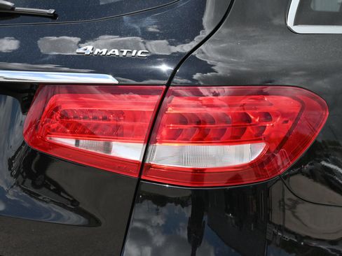 Used 2019 Mercedes-Benz GLC 300 4MATIC image 20
