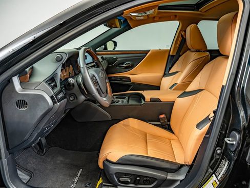 Certified 2025 Lexus ES 300h w/ Accessory Package (Z2) FWD image 34