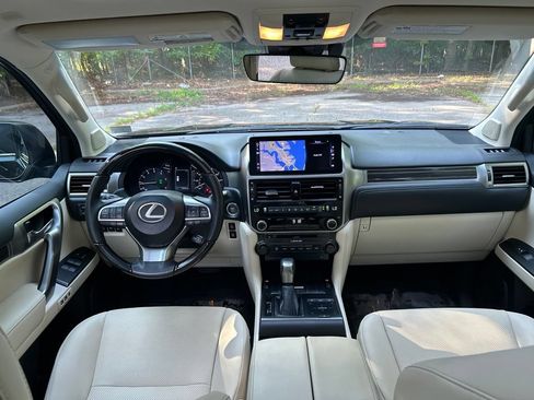 Used 2023 Lexus GX 460 Premium w/ Premium Package AWD/4WD image 30