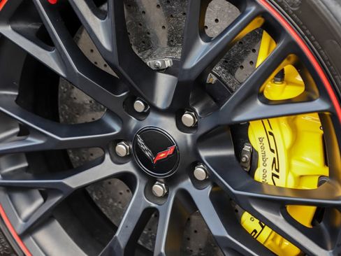 Used 2017 Chevrolet Corvette Z06 w/ Z07 Performance Package RWD image 17