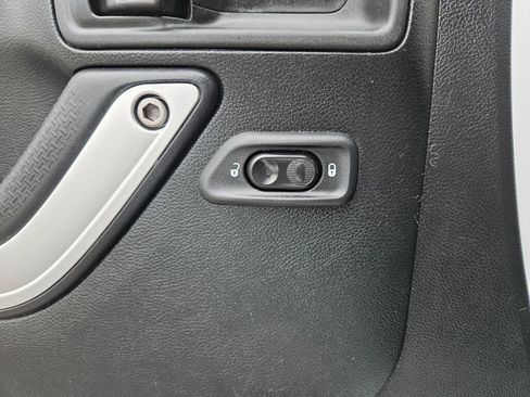 Used 2017 Jeep Wrangler Unlimited Sahara AWD/4WD image 19