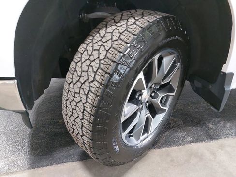 Used 2024 Chevrolet Silverado 1500 LT image 32