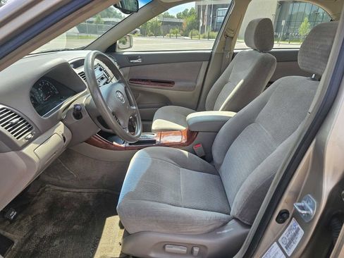 Used 2002 Toyota Camry LE image 9