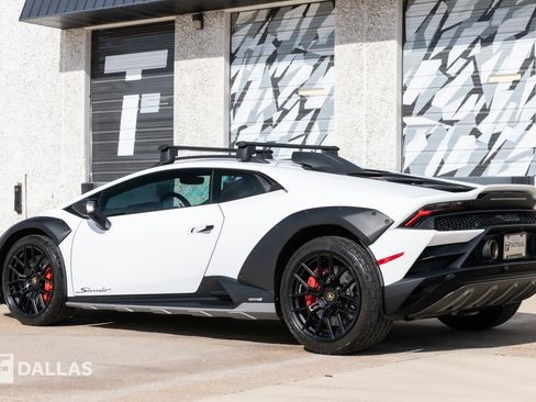 Used 2023 Lamborghini Huracan Sterrato image 11