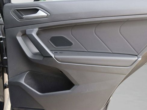 Used 2019 Volkswagen Tiguan SEL Premium R-Line w/ 3rd Row Seat Package image 33