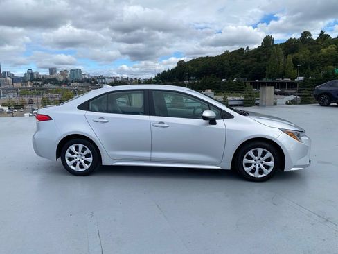 Used 2024 Toyota Corolla LE FWD image 2