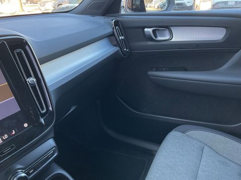 Used 2024 Volvo XC40 B5 Core image 34