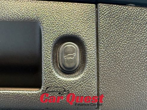 Used 2016 Cadillac Escalade Luxury AWD/4WD image 16