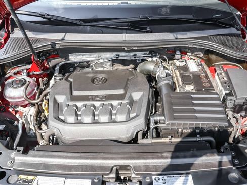 Used 2018 Volkswagen Tiguan SEL AWD/4WD image 40