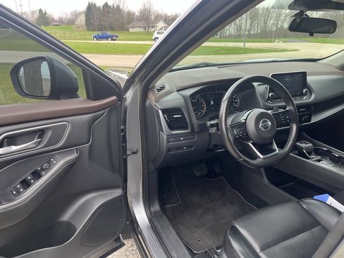 Used 2021 Nissan Rogue SV w/ Premium Package AWD/4WD image 11