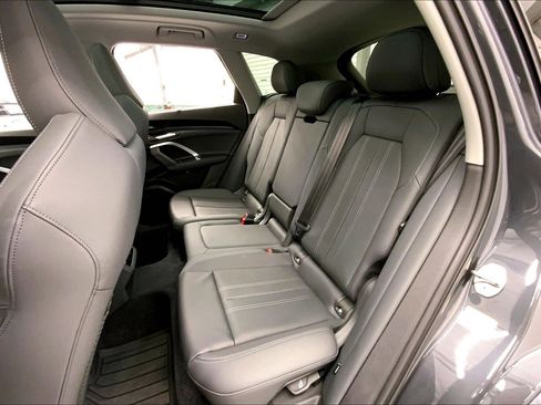 Certified 2025 Audi Q5 2.0T Premium Plus w/ Premium Plus image 19