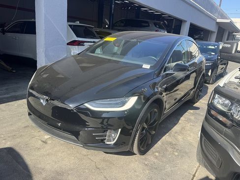 Used 2019 Tesla Model X 75D AWD/4WD image 2