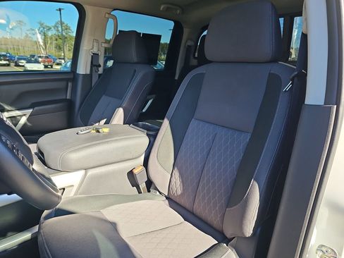 Used 2024 Nissan Titan SV w/ SV Convenience Package image 17
