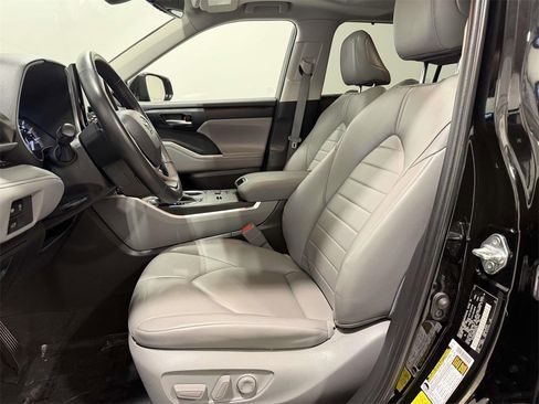Used 2023 Toyota Highlander XLE image 15