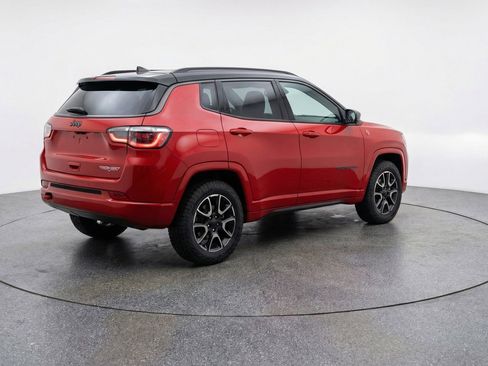 Used 2025 Jeep Compass Trailhawk AWD/4WD image 9
