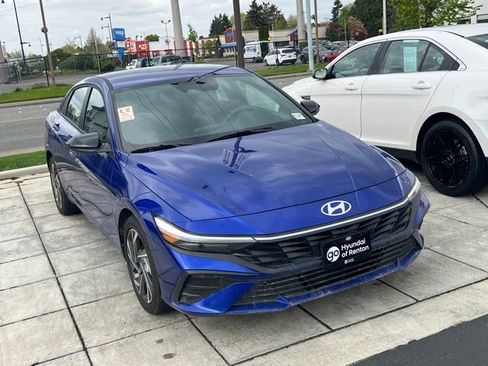 Certified 2025 Hyundai Elantra Sport FWD image 5
