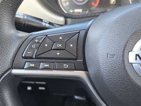 Used 2021 Nissan Versa SV image 29