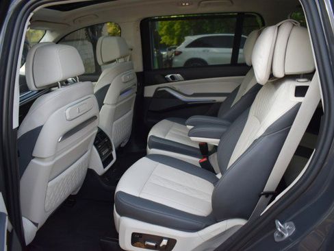 Used 2023 BMW X7 M60i AWD/4WD image 32