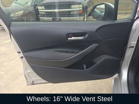 Used 2020 Toyota Corolla LE image 12