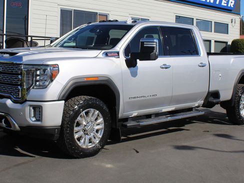 Used 2020 GMC Sierra 3500 Denali w/ Denali Ultimate Package AWD/4WD image 2