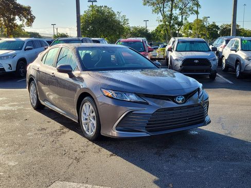 Used 2023 Toyota Camry LE image 4