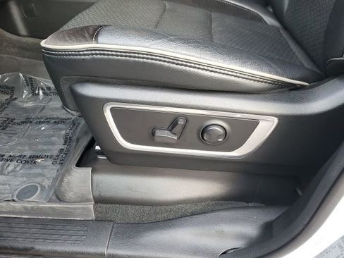 Used 2023 RAM 1500 Laramie image 12