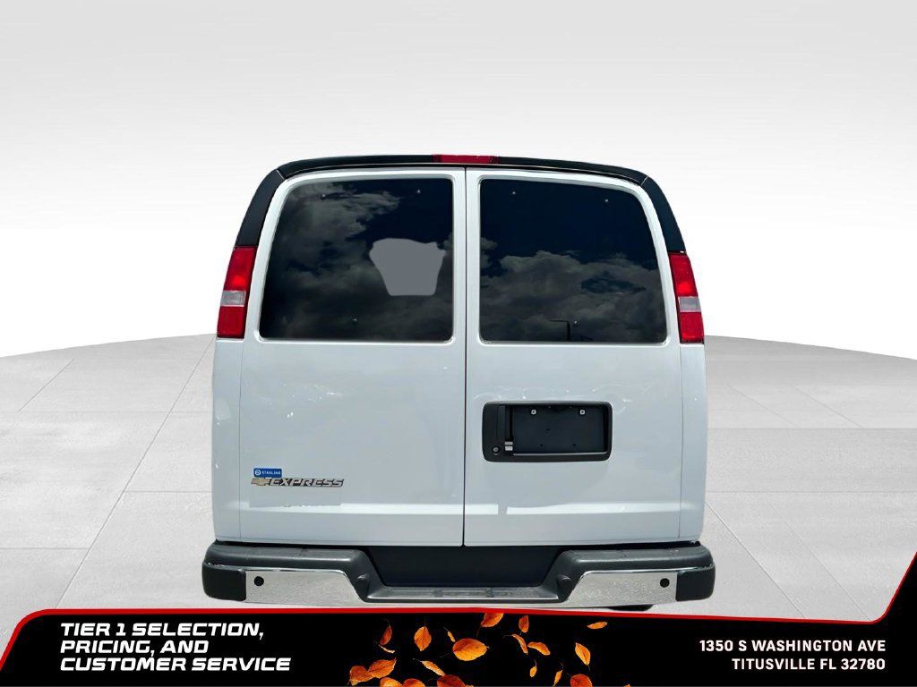 Used 2025 Chevrolet Express 3500 LT w/ LT Preferred Equipment Group RWD image 7