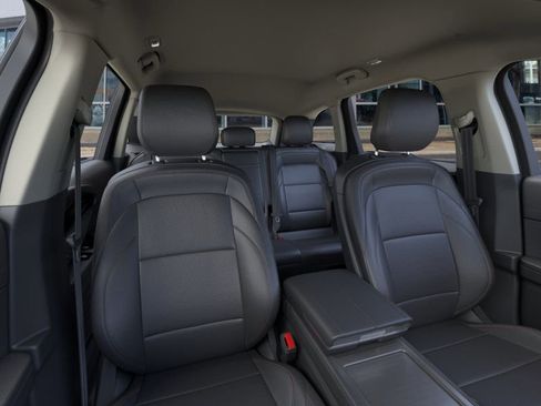 Used 2026 Lincoln Nautilus Premier AWD/4WD image 10