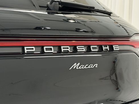 Certified 2023 Porsche Macan image 58
