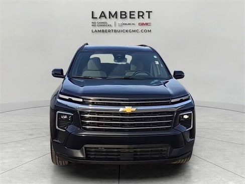 Used 2025 Chevrolet Traverse LT image 8