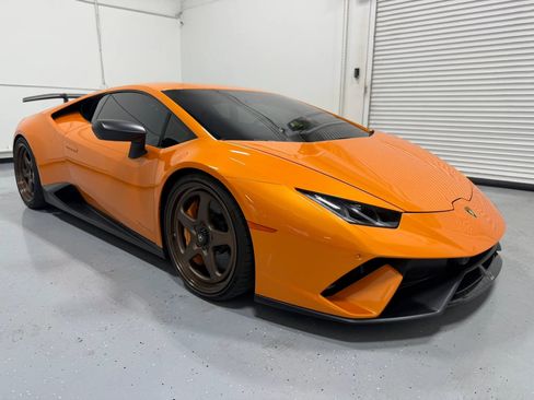 Used 2018 Lamborghini Huracan Performante AWD/4WD image 21