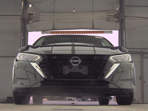 Used 2025 Nissan Sentra SV FWD image 4