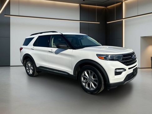 Used 2020 Ford Explorer XLT w/ Equipment Group 202A RWD image 8