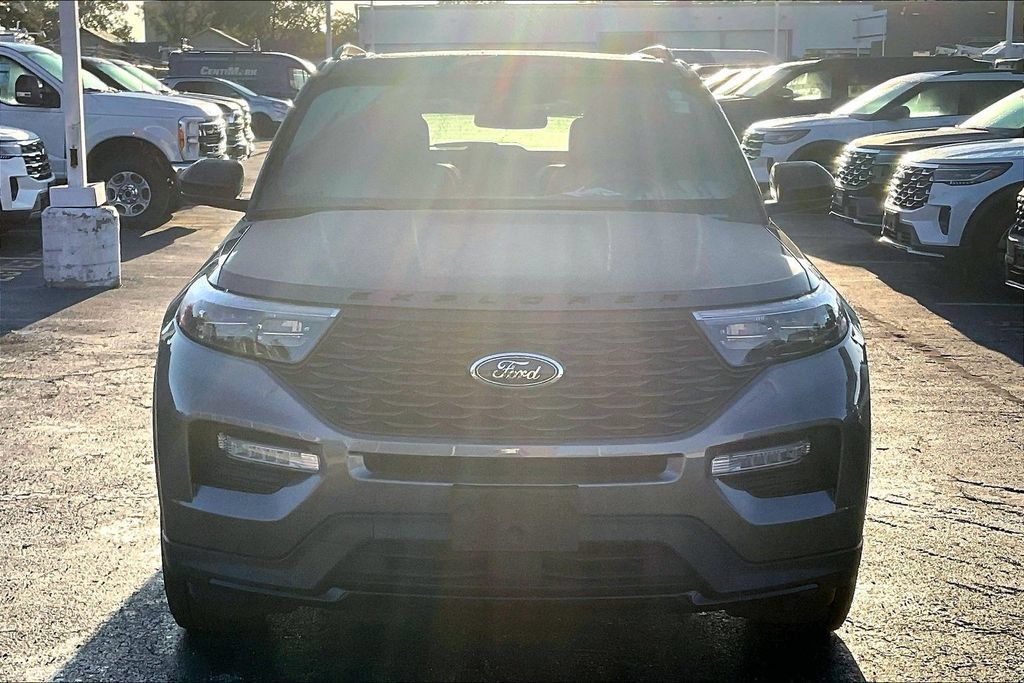 Used 2024 Ford Explorer ST-Line w/ Class IV Trailer Tow Package AWD/4WD image 2