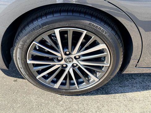 Certified 2025 Lexus ES 350 w/ Premium Package image 11