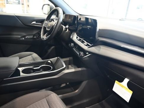 Used 2025 Chevrolet Equinox LT FWD image 13
