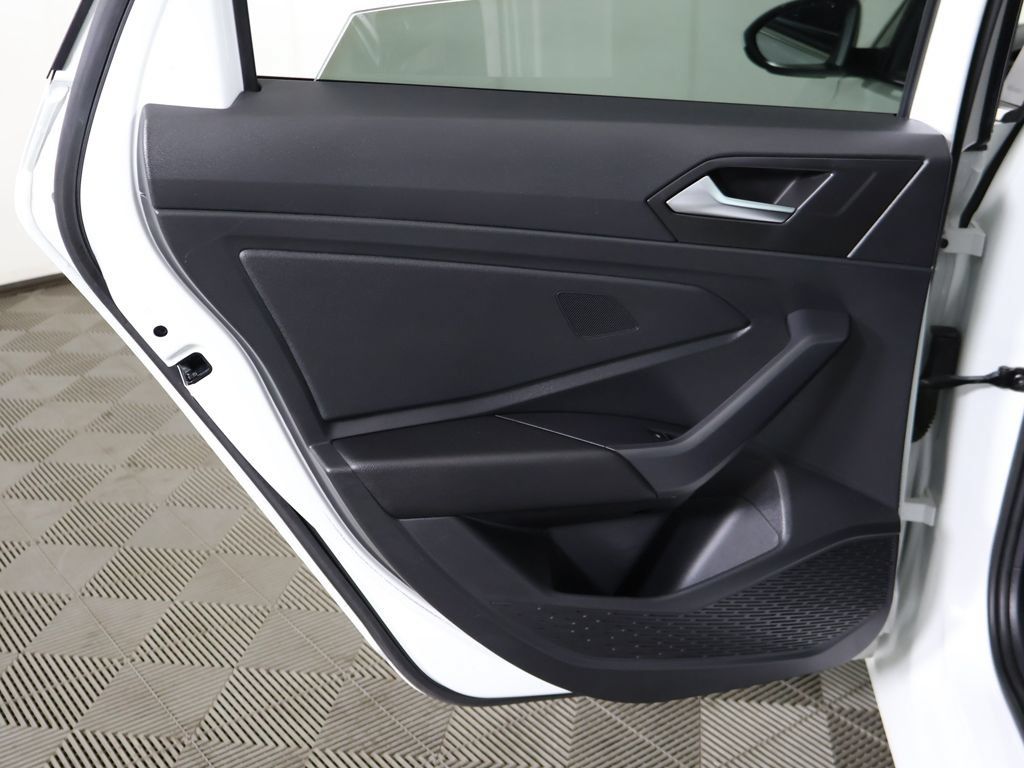Used 2022 Volkswagen Jetta SE FWD image 23
