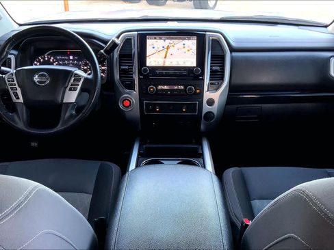 Used 2020 Nissan Titan SV w/ SV Convenience Package image 14