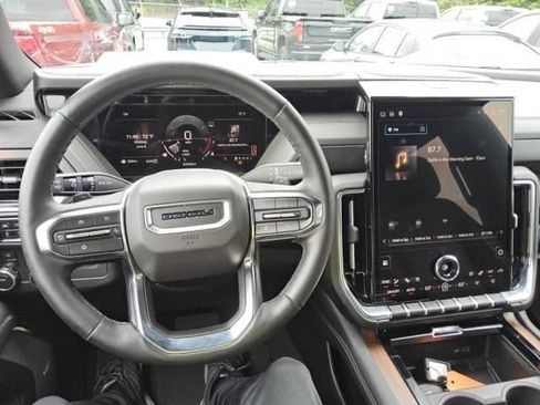 Used 2025 GMC Yukon XL Denali AWD/4WD image 2